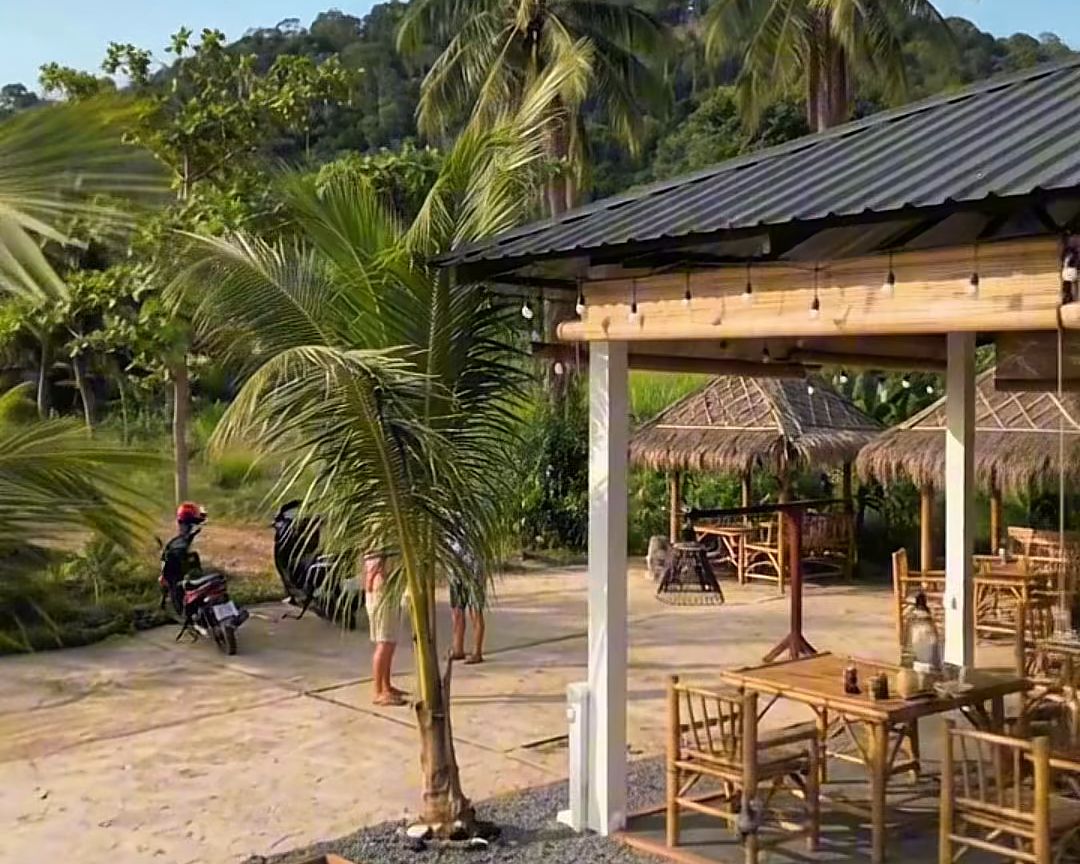 The terrace and pétanque court by day, Klong Dao